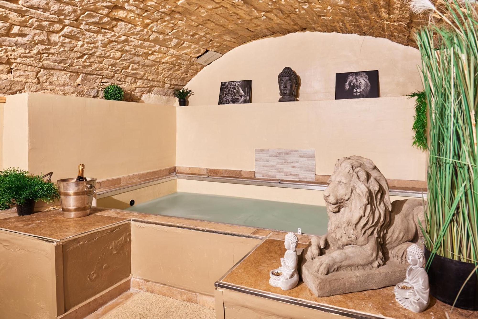 Suite Lovespa Coligny Экстерьер фото