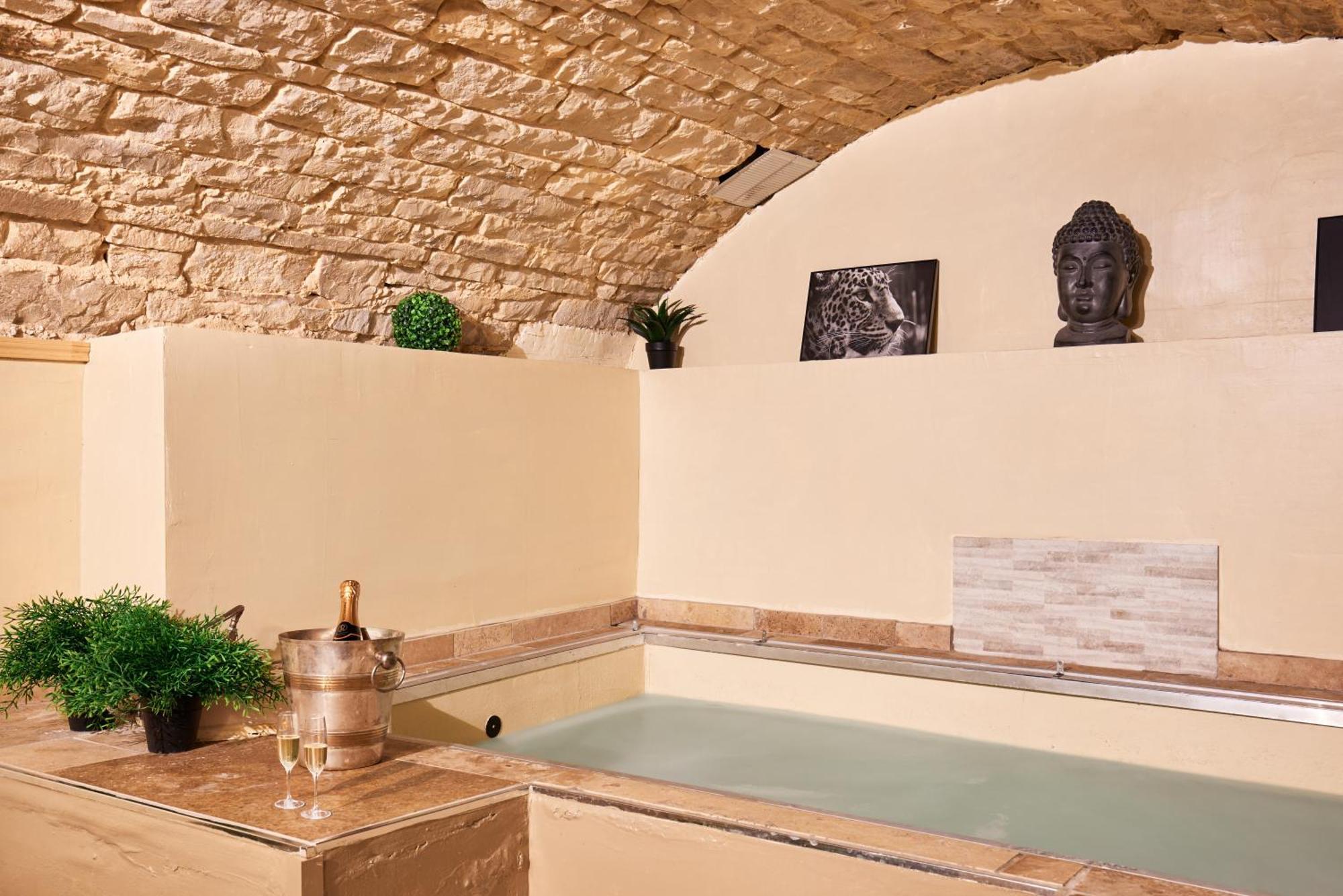 Suite Lovespa Coligny Экстерьер фото